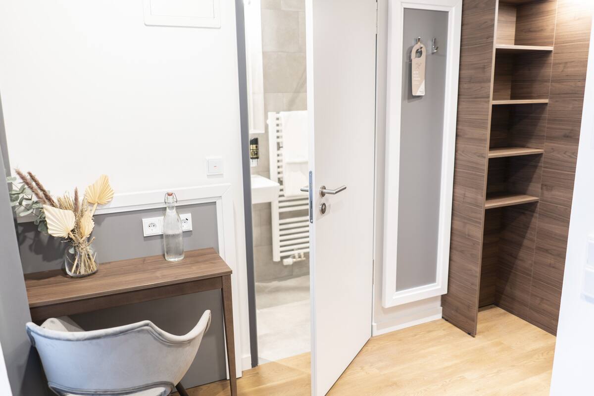 standard double room | desk, laptop workspace, soundproofing, free wifi