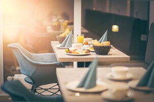 Desayuno buffet todos los días (con cargo)
