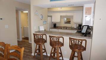 Maison, 2 chambres | Cuisine privée | Réfrigérateur, four à micro-ondes, un four, lave-vaisselle