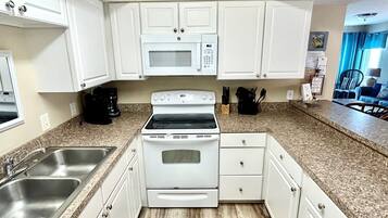 Casa, 2 habitaciones | Cocina privada | Refrigerador, microondas, horno y lavavajillas