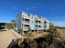 House, 2 Bedrooms | Exterior