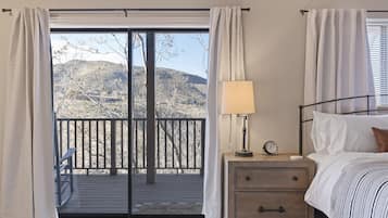 3 slaapkamers, een strijkplank/strijkijzer, reisbedje, gratis wifi