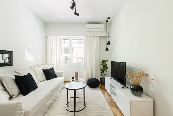 City Apartment | Living room | 43-inch Smart TV with digital channels, TV, Netflix