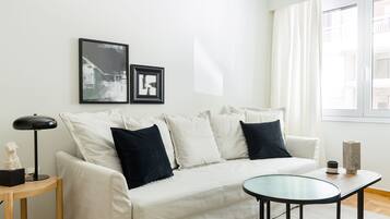 Departamento urbano | Sala de estar | Smart TV de 43 pulgadas con canales digitales, televisión y Netflix