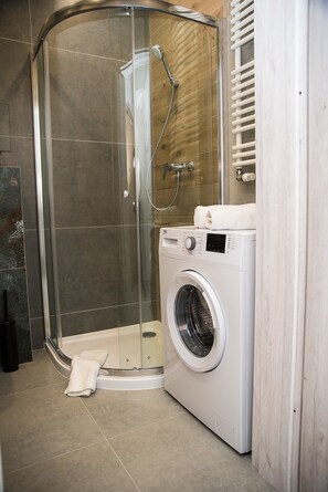 Design Studio | Bathroom | Shower, rainfall showerhead, hair dryer, towels