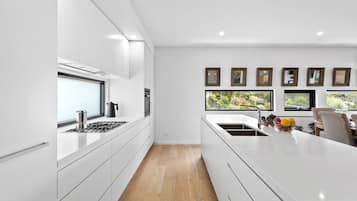 Coffee/tea maker, fridge, microwave, oven