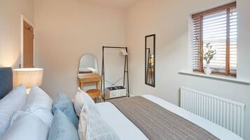 2 bedrooms, iron/ironing board, free WiFi, bed sheets