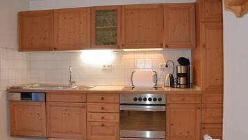 Kühlschrank, Ofen, Herdplatte, Geschirrspüler