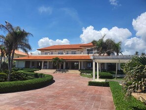 Exterior - Hermosa villa frente al mar (Caleta)