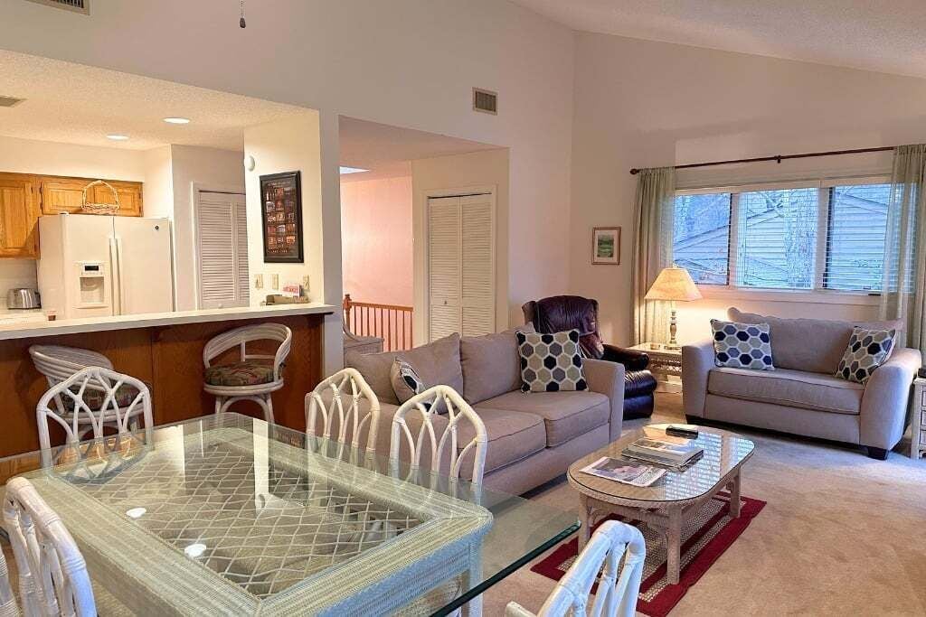 Flat-screen TV, fireplace