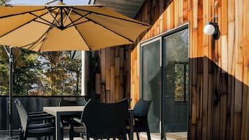 Deluxe huisje, 2 slaapkamers, uitzicht op bergen | Terras