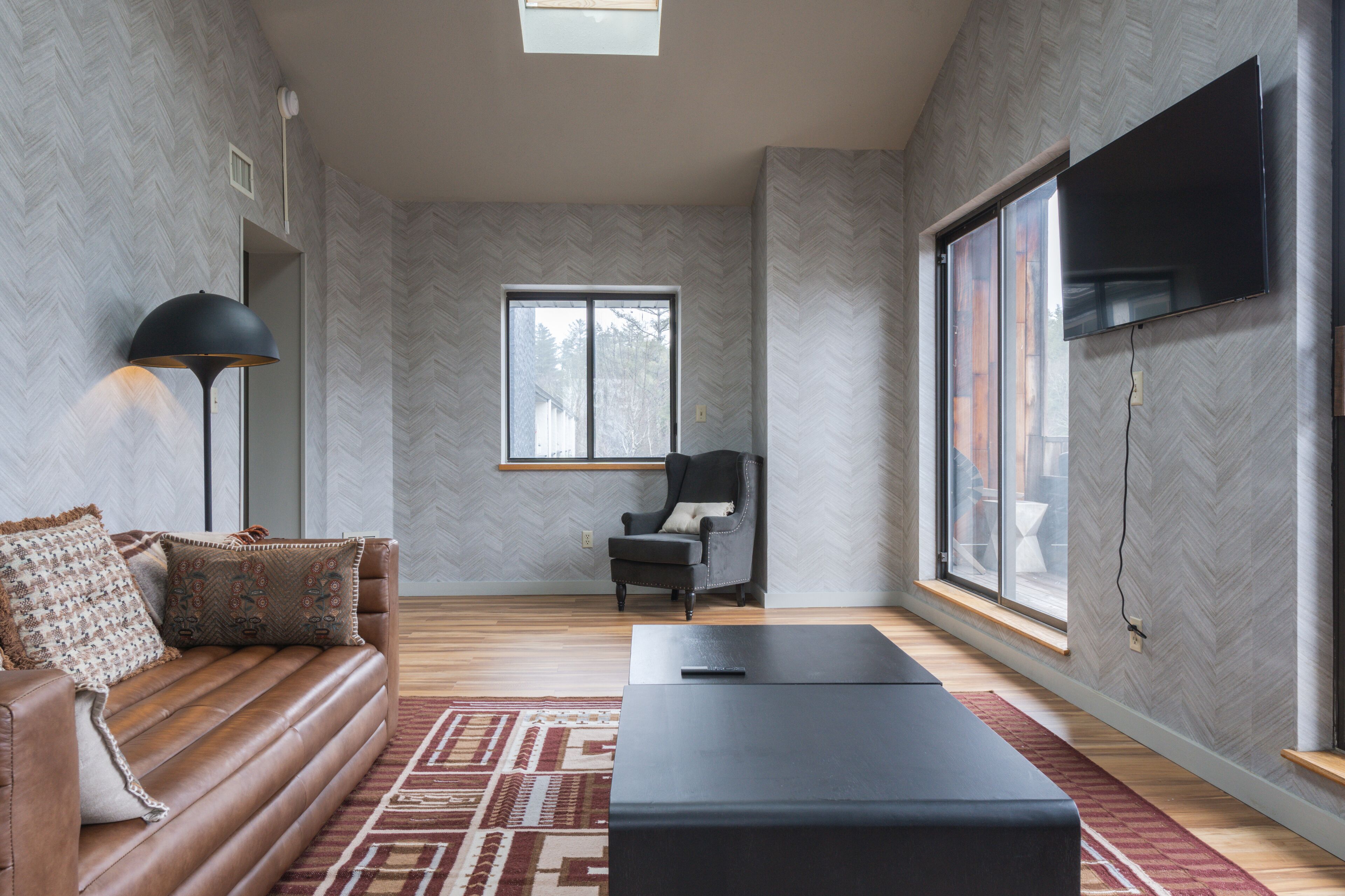 deluxe chalet | living area | 50-inch flat-screen tv with satellite channels, tv, books