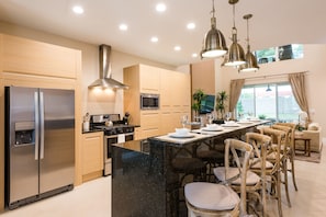 Fridge, microwave, oven, stovetop - Near Disney, Family Friendly Free Parking, Free Wi-Fi (Kissimmee)