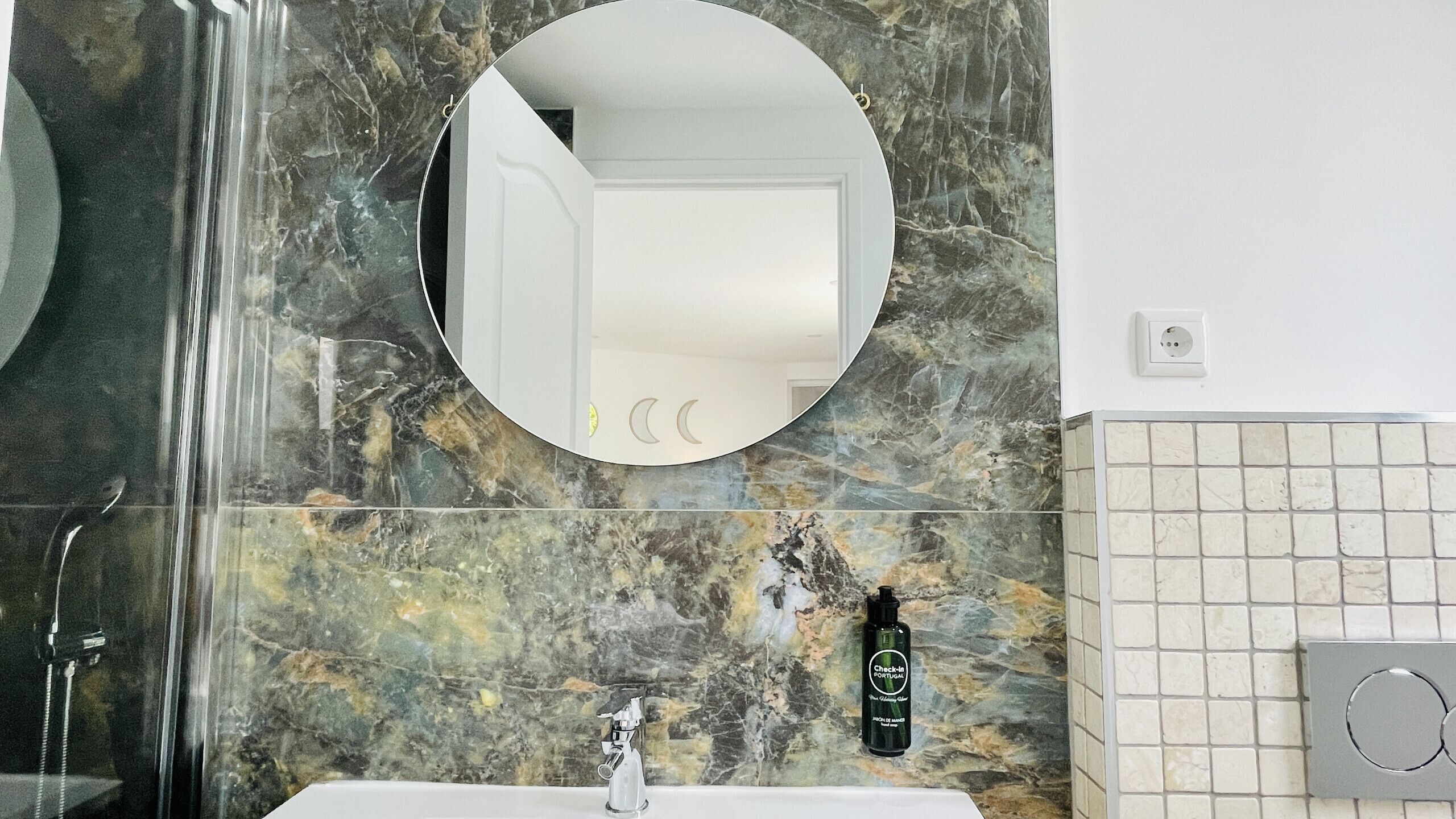 Photo - Strip by Check-in Portugal