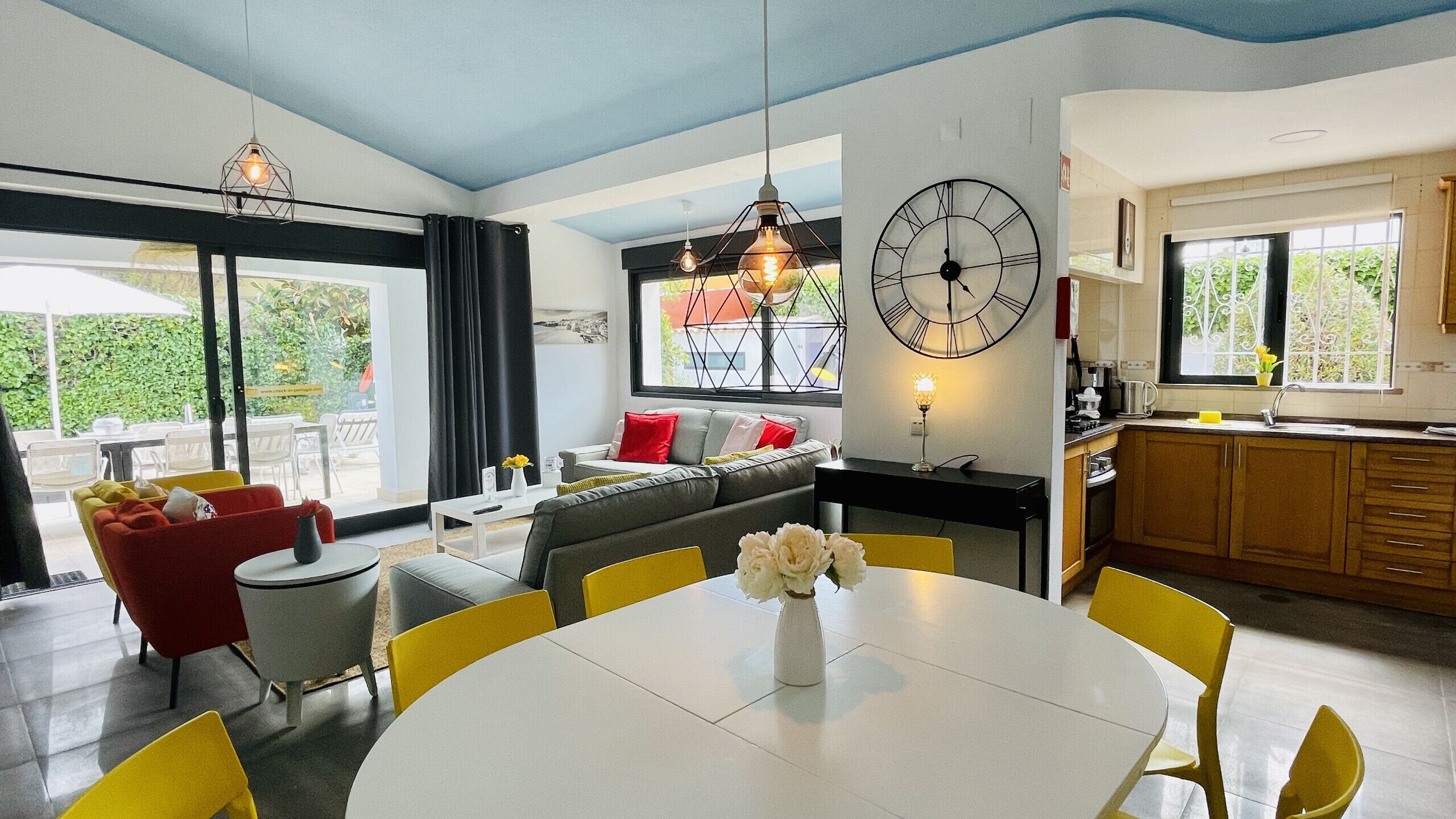 Photo - Strip by Check-in Portugal