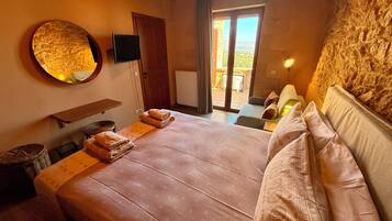 4 bedrooms, in-room safe, desk, iron/ironing board