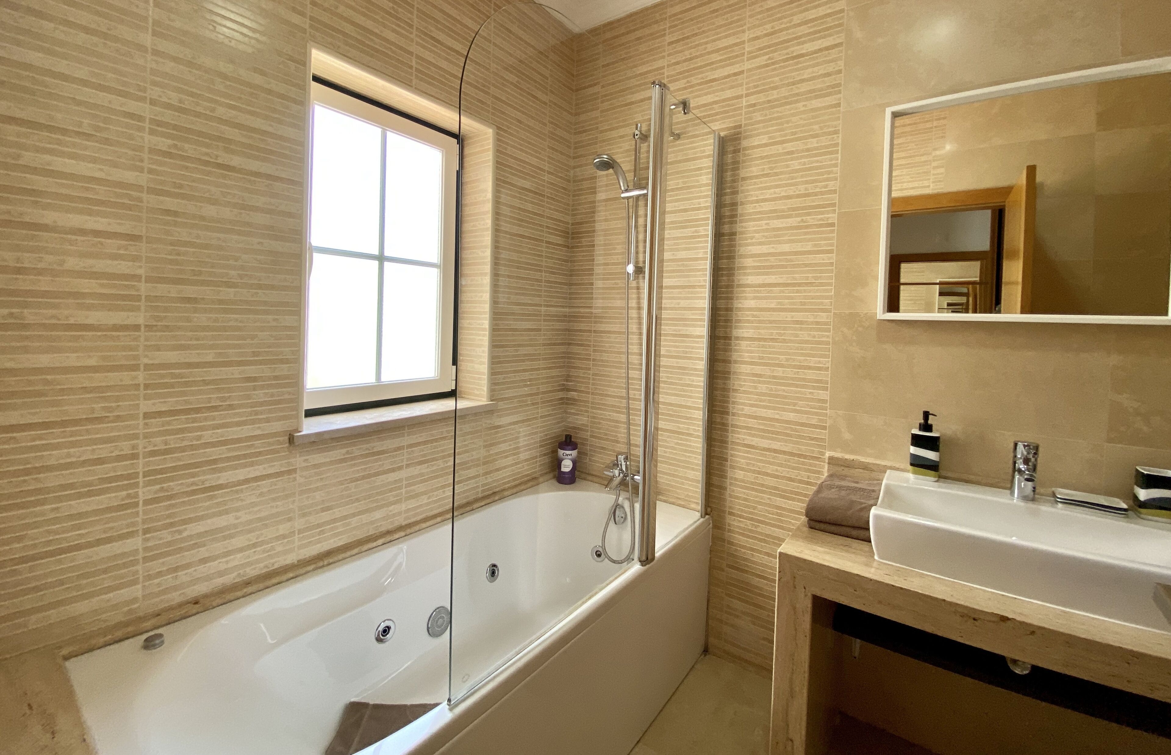 Photo - Globo by Check-in Portugal