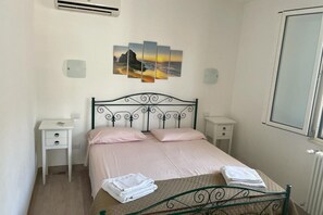 2 slaapkamers, een strijkplank/strijkijzer, wifi, beddengoed