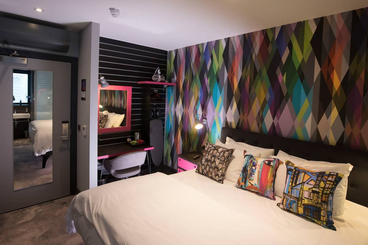 1 bedroom, desk, laptop workspace, blackout curtains