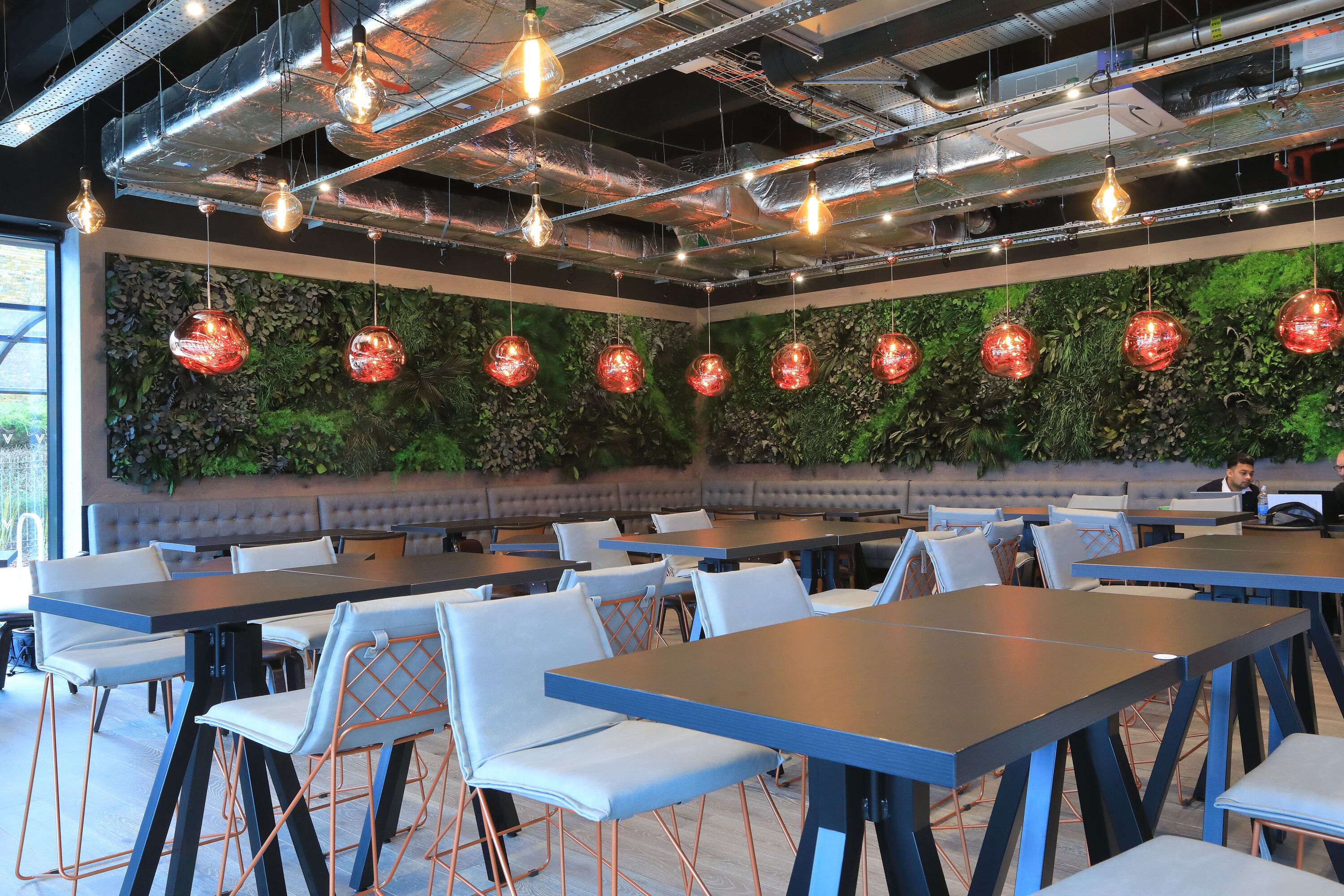 breakfast, lunch, dinner served; international cuisine