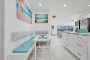 Interior - TIKI PARADISE OASIS W/HEATED POOL AND JACUZZI.
Modern home close to the Beach (Dania Beach)