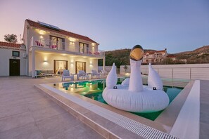 Piscine extérieure, piscine chauffée