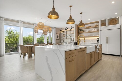 Summer Strand Resort like pool, close to beach, kayak w/ manatees, Rooftop Deck