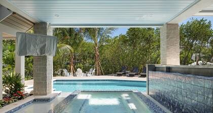 Summer Strand Resort like pool, close to beach, kayak w/ manatees, Rooftop Deck