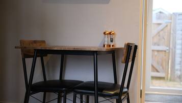 Exclusive Cottage, Ensuite (The Hayloft) | Dining