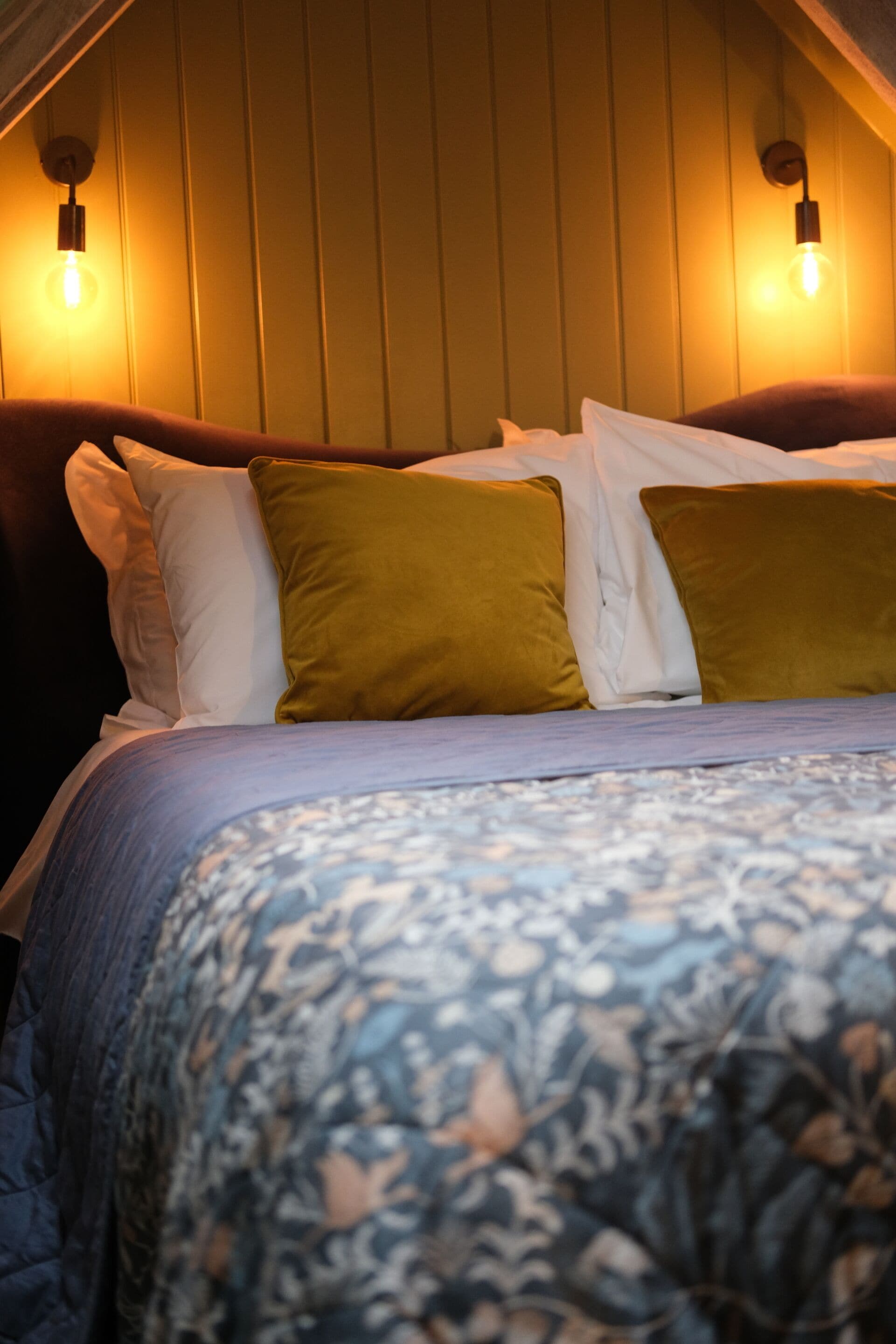 Exclusive-mökki, kylpyhuone makuuhuoneen yhteydessä (The Hayloft)