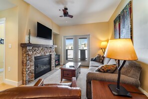 TV, fireplace, DVD player, books