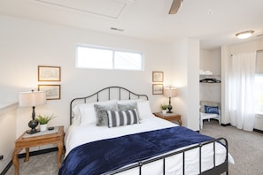 2 chambres, fer et planche à repasser, Wi-Fi gratuit, draps fournis
