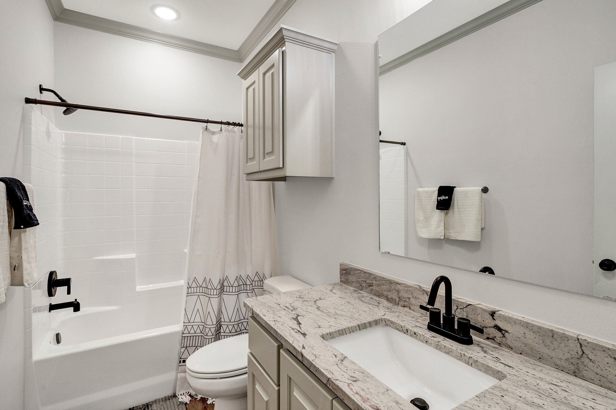 Guest bathroom 