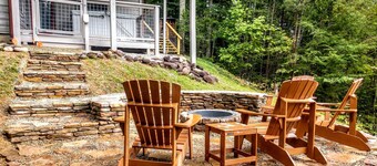 MOUNTAIN VIEW! Cozy 2BR/2BA Cabin! Fire Place, Hot Tub, Outdoor Fire Pit & more