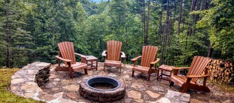 Cozy MOUNTAIN VIEW 2BR/2BA Cabin! Fire Place, Hot Tub, Outdoor Fire Pit & more