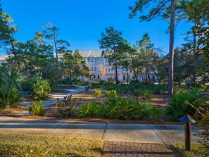 Exterior - Spacious two bedroom, 2 1/2 bath townhome with sleeping loft (Santa Rosa Beach)