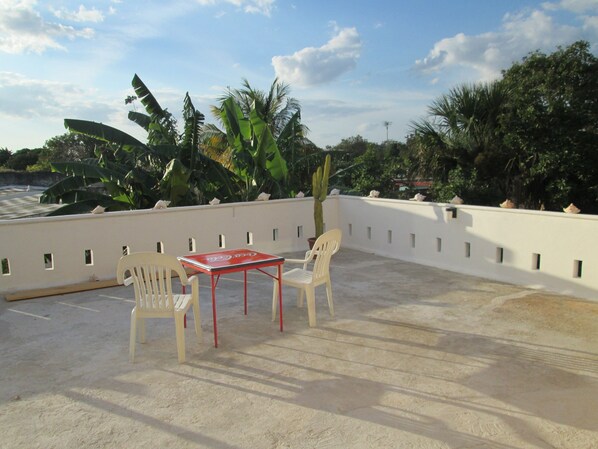 تناول الطعام بالخارج