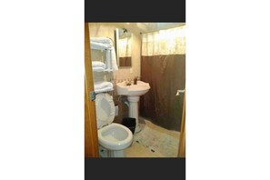 Sèche-cheveux, serviettes fournies