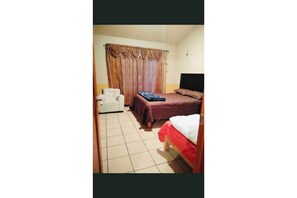 3 chambres, fer et planche à repasser, Wi-Fi, draps fournis