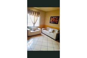 3 chambres, fer et planche à repasser, Wi-Fi, draps fournis