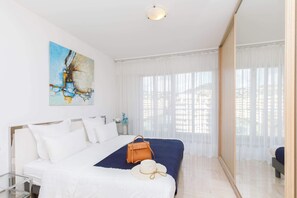1 bedroom, iron/ironing board, WiFi, bed sheets - On la Croisette fabulous sea view 1 bed (Cannes)