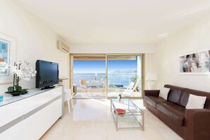 Een televisie en een kantoor