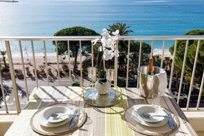 Outdoor dining - On la Croisette fabulous sea view 1 bed (Cannes)
