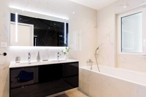 Shower, hair dryer, towels, shampoo