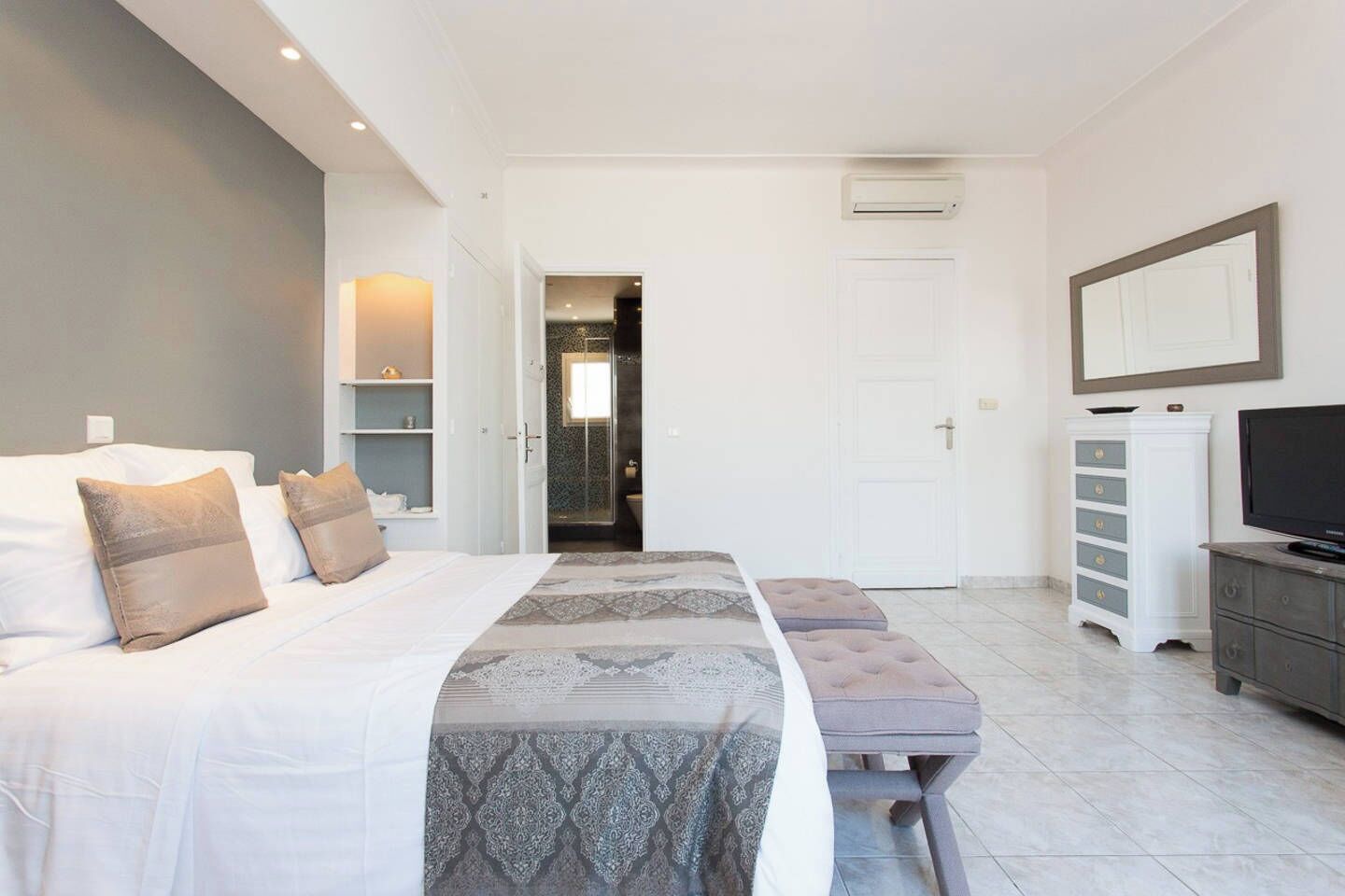 2 chambres, fer et planche à repasser, Wi-Fi, draps fournis