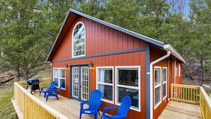 Terrace/patio - Loft cabin w/hot tub, deck & fire pit (Hedgesville)