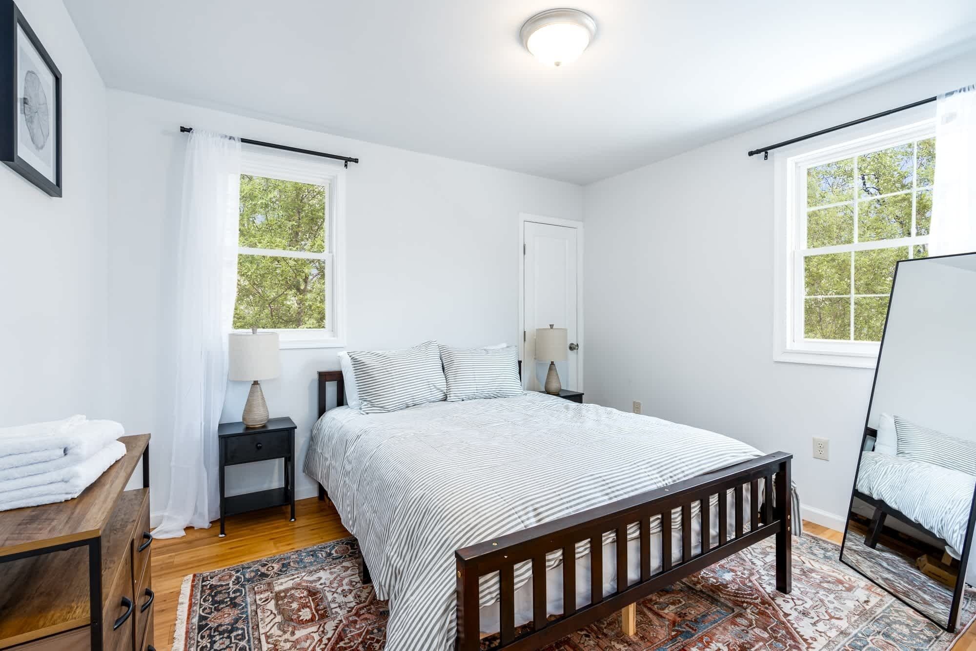 3 bedrooms, iron/ironing board, WiFi, bed sheets