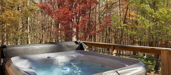 Cozy Cabin w Lake, Hot Tub, Huge Deck & Fire Pit