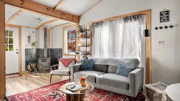 TV, fireplace, offices