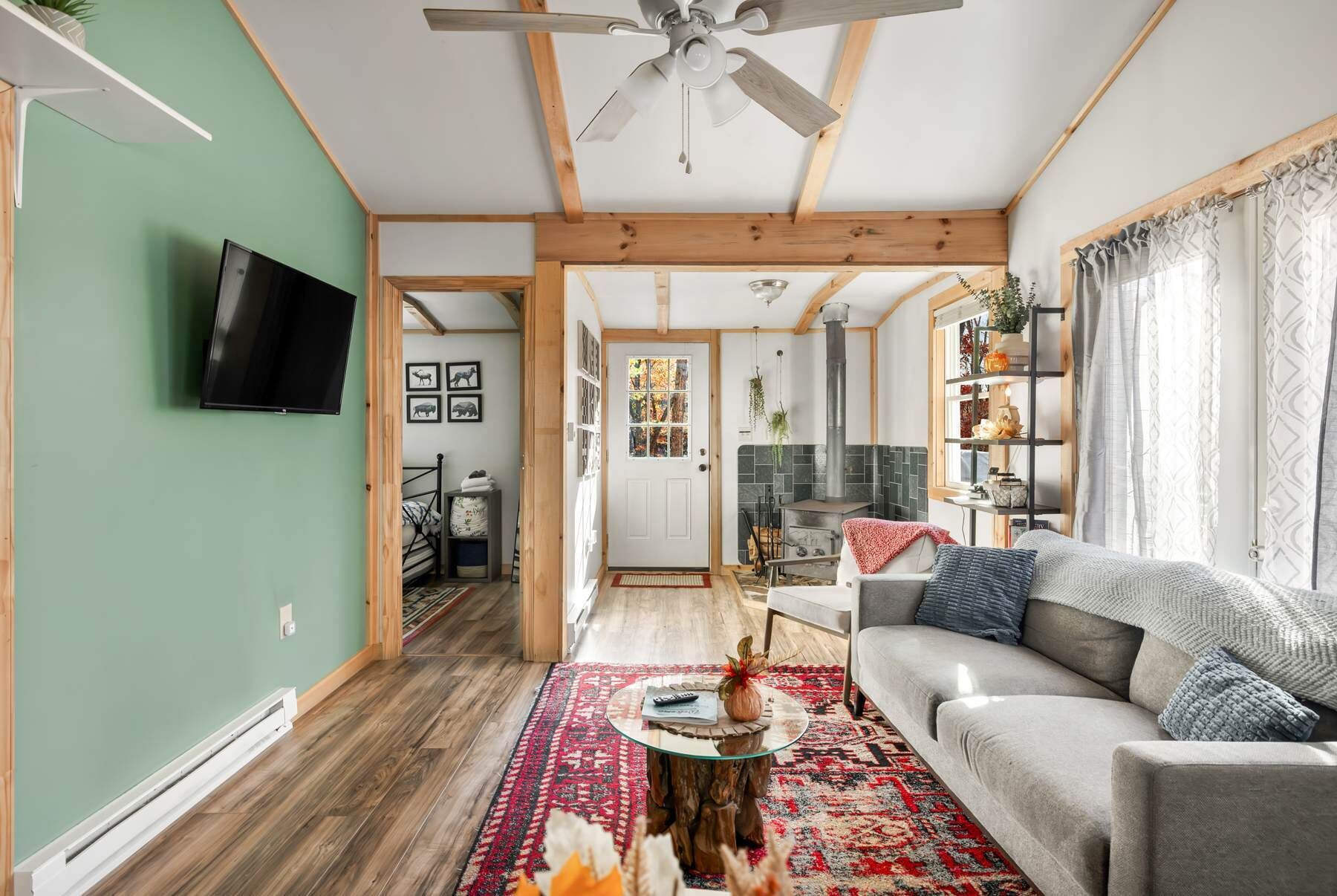 TV, fireplace, offices